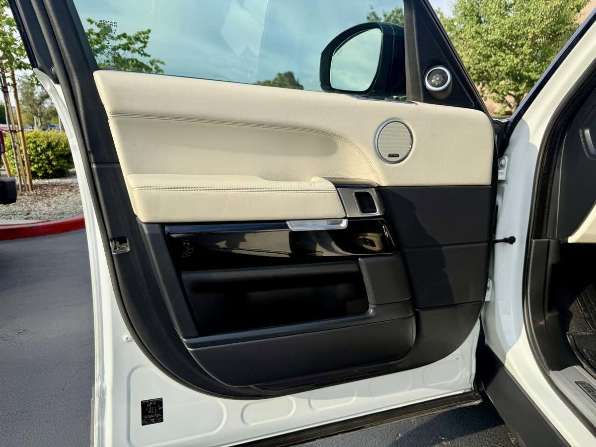 Used 2016 Land Rover Range Rover Long Wheelbase Supercharged image 42