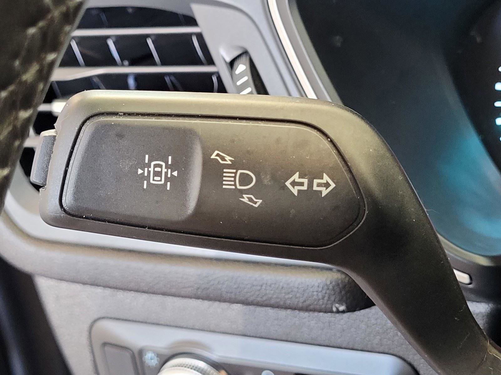 Used 2022 Ford Escape SE w/ SE Sport Appearance Package image 34