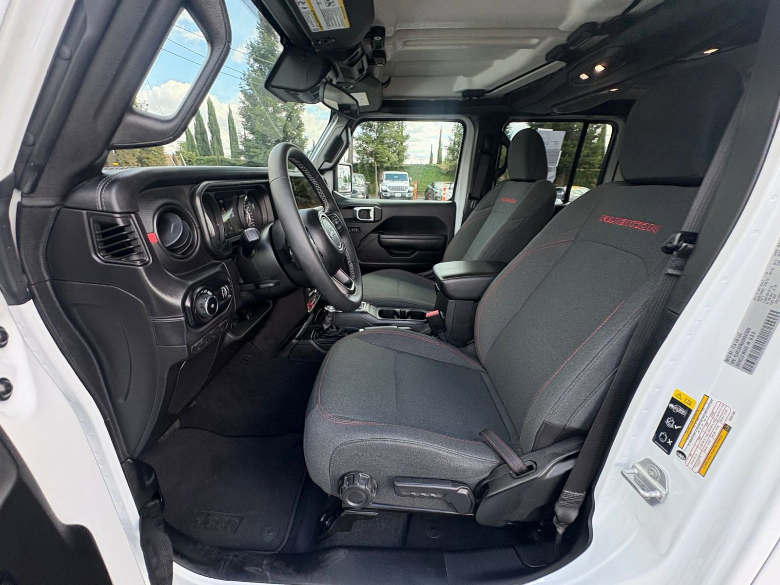 Used 2025 Jeep Wrangler Unlimited Rubicon AWD/4WD image 25