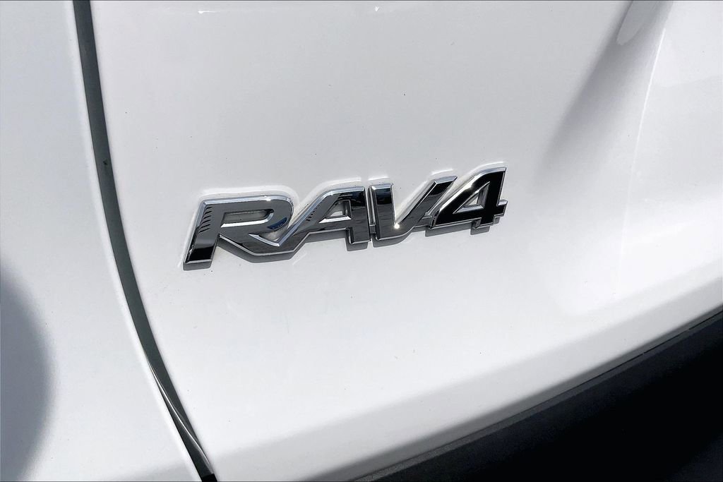 Used 2021 Toyota RAV4 XLE w/ Carpet Mat Package (TMS) AWD/4WD image 30