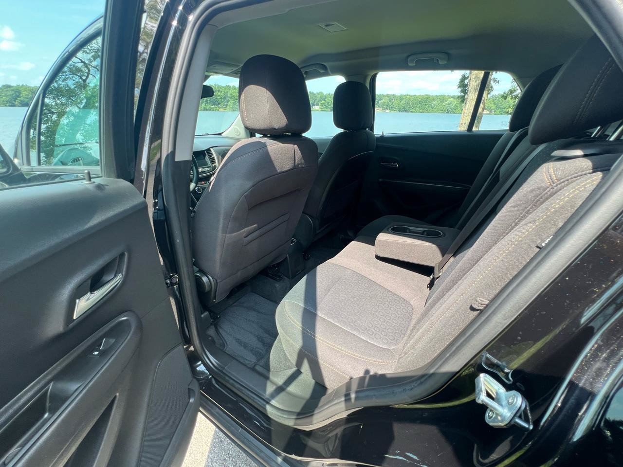 Used 2020 Chevrolet Trax LS FWD image 27