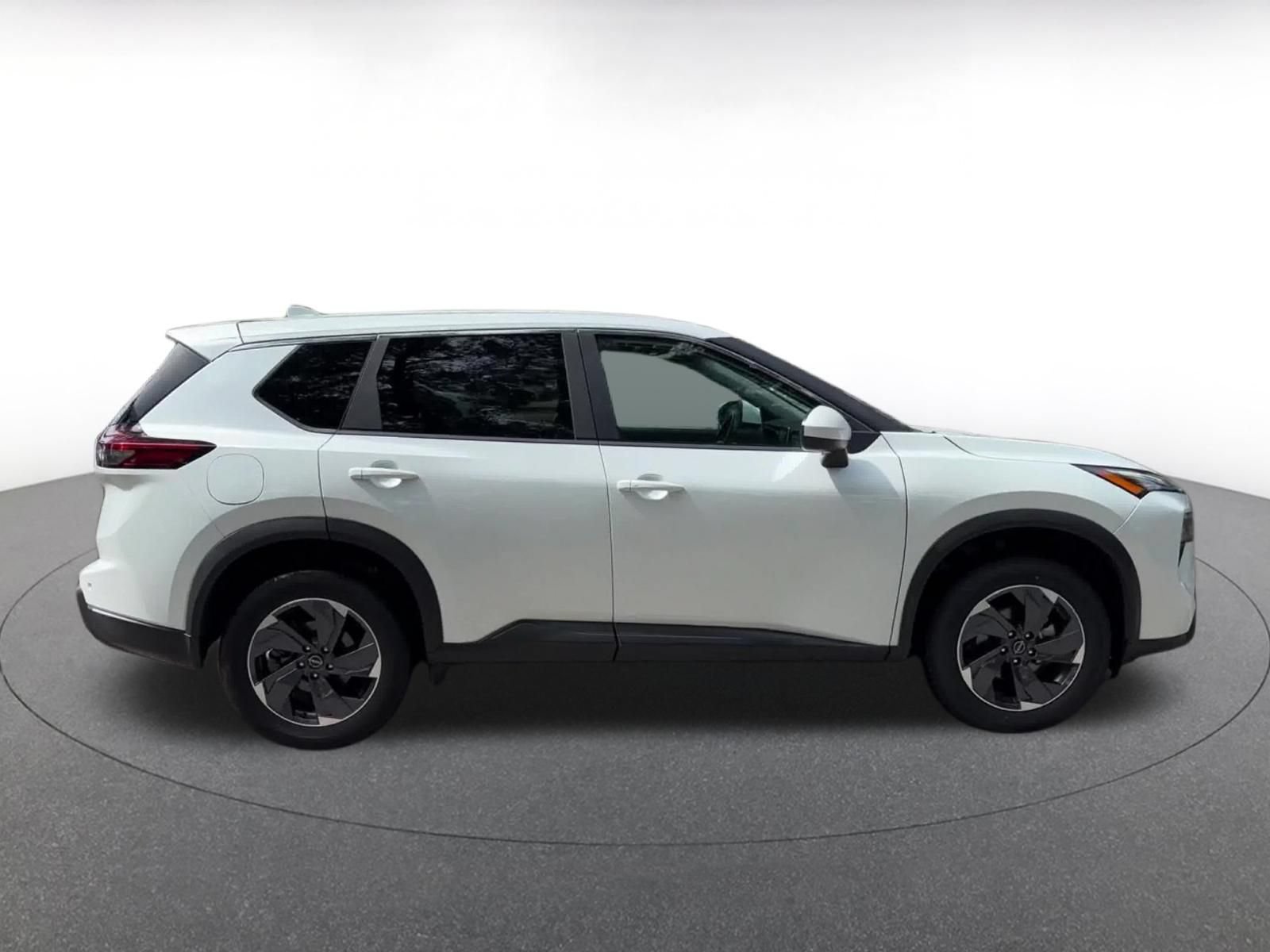 Used 2025 Nissan Rogue SV FWD image 15