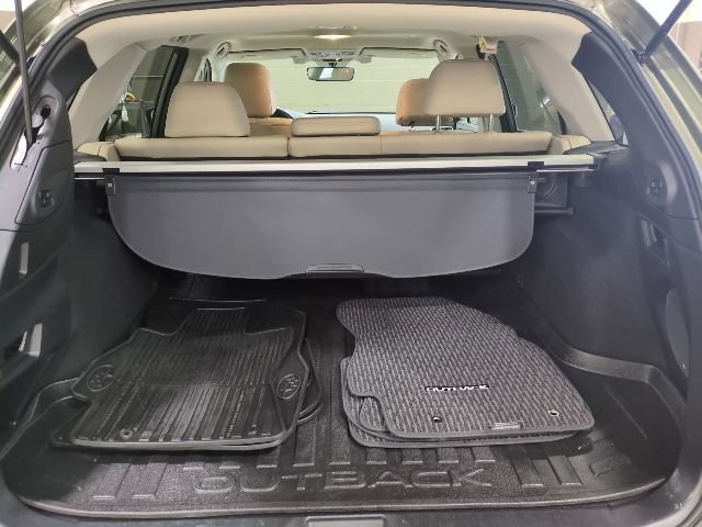 Used 2017 Subaru Outback 3.6R Limited image 12