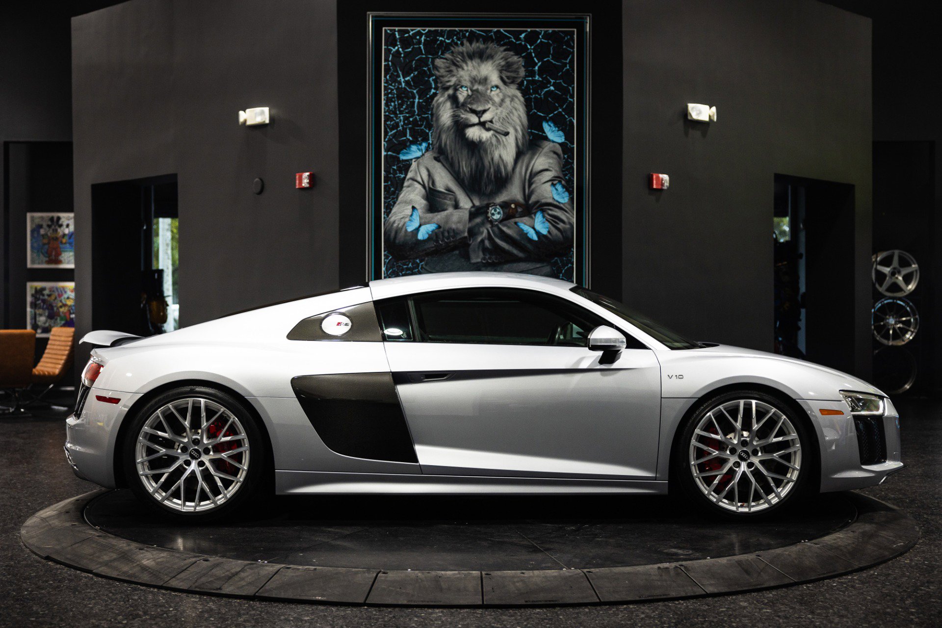 Used 2017 Audi R8 V10 w/ Carbon Exterior Package image 7