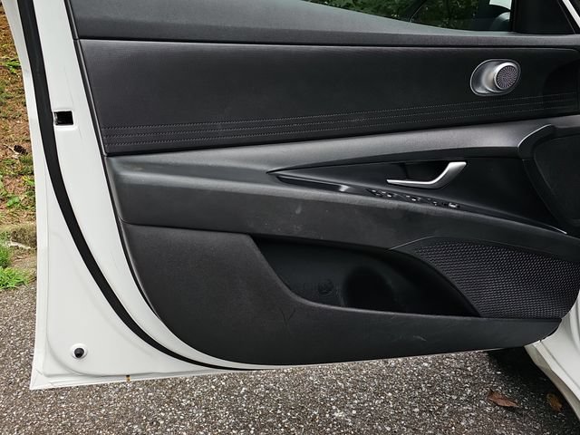 Used 2023 Hyundai Elantra SE FWD image 8
