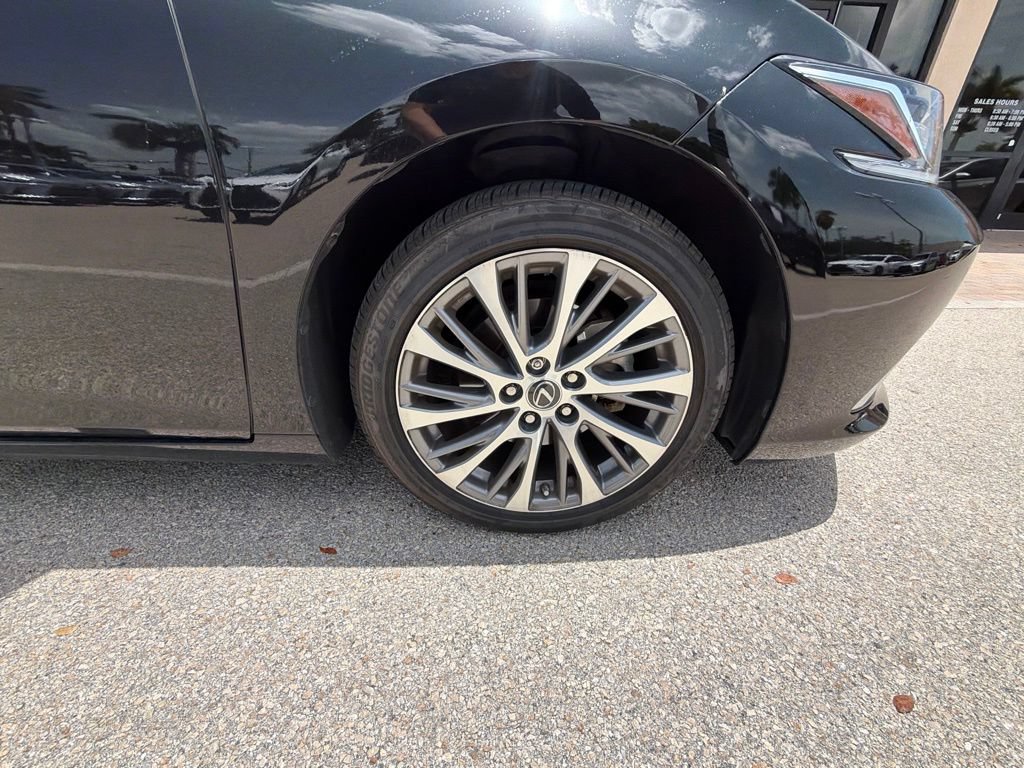 Used 2019 Lexus ES 300h w/ Premium Package FWD image 10