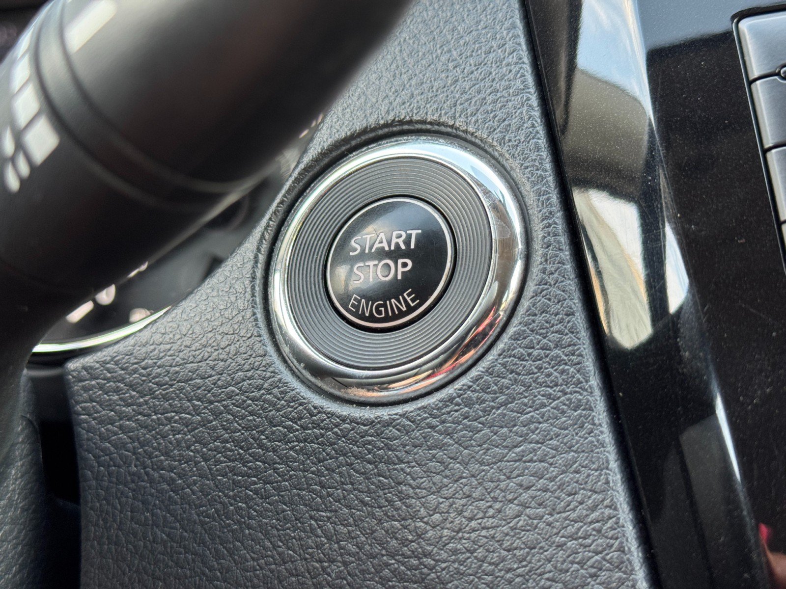 Used 2018 Nissan Rogue SV w/ Premium Package AWD/4WD image 23