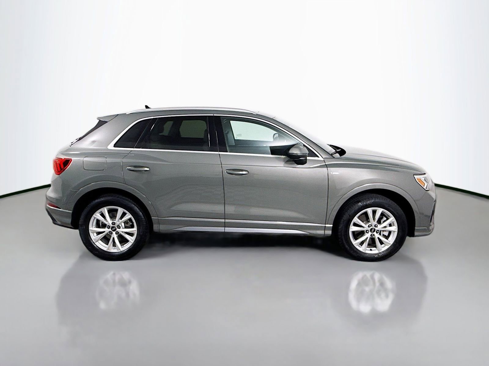 Used 2023 Audi Q3 2.0T Premium w/ Convenience Package AWD/4WD image 8