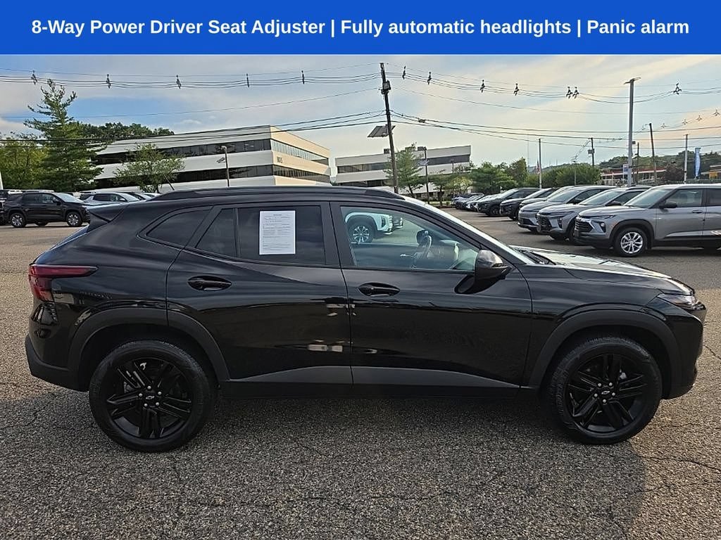 Used 2025 Chevrolet Trax ACTIV FWD image 2