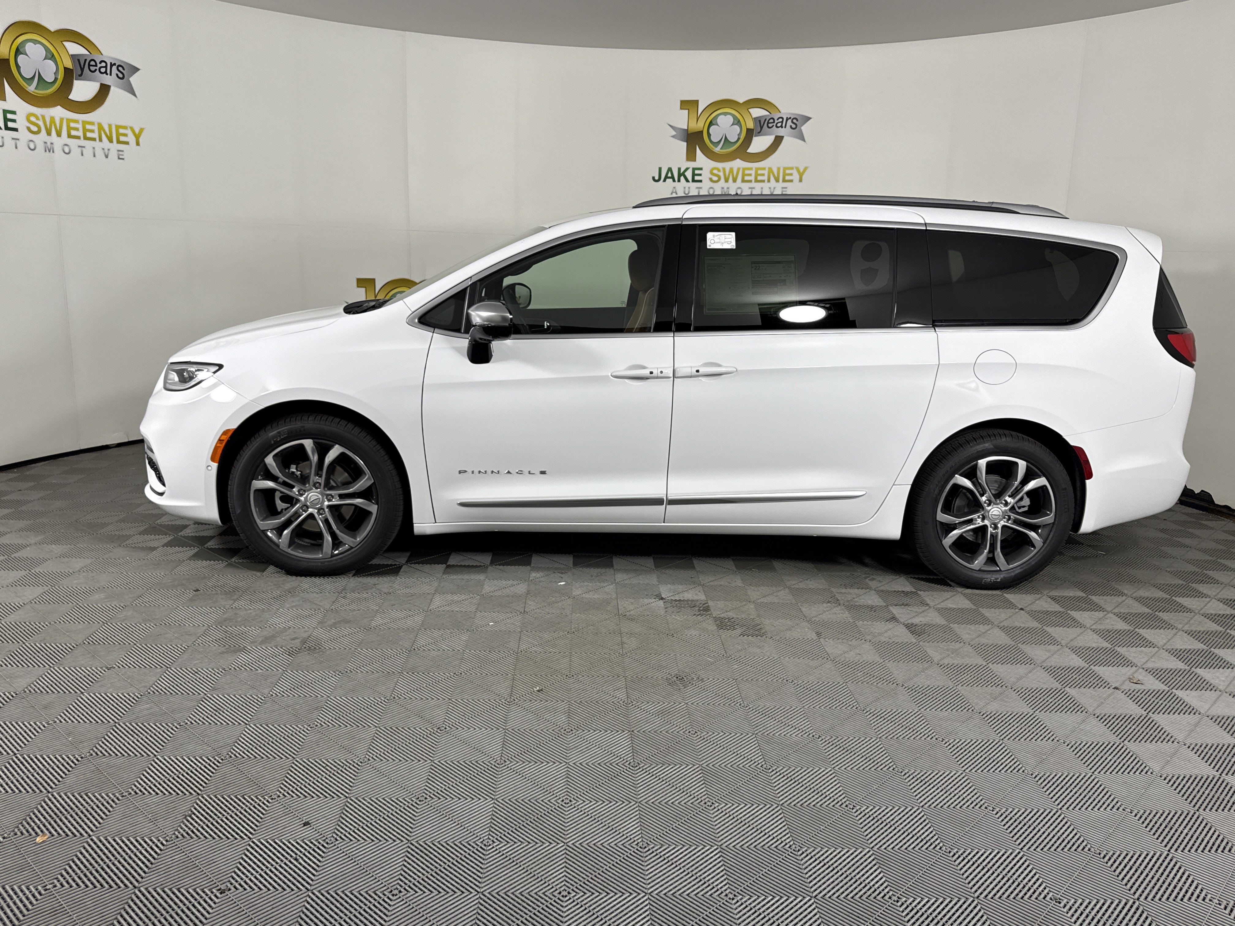 New 2026 Chrysler Pacifica Pinnacle image 4