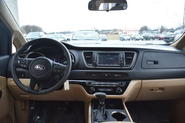 Used 2019 Kia Sedona LX image 7