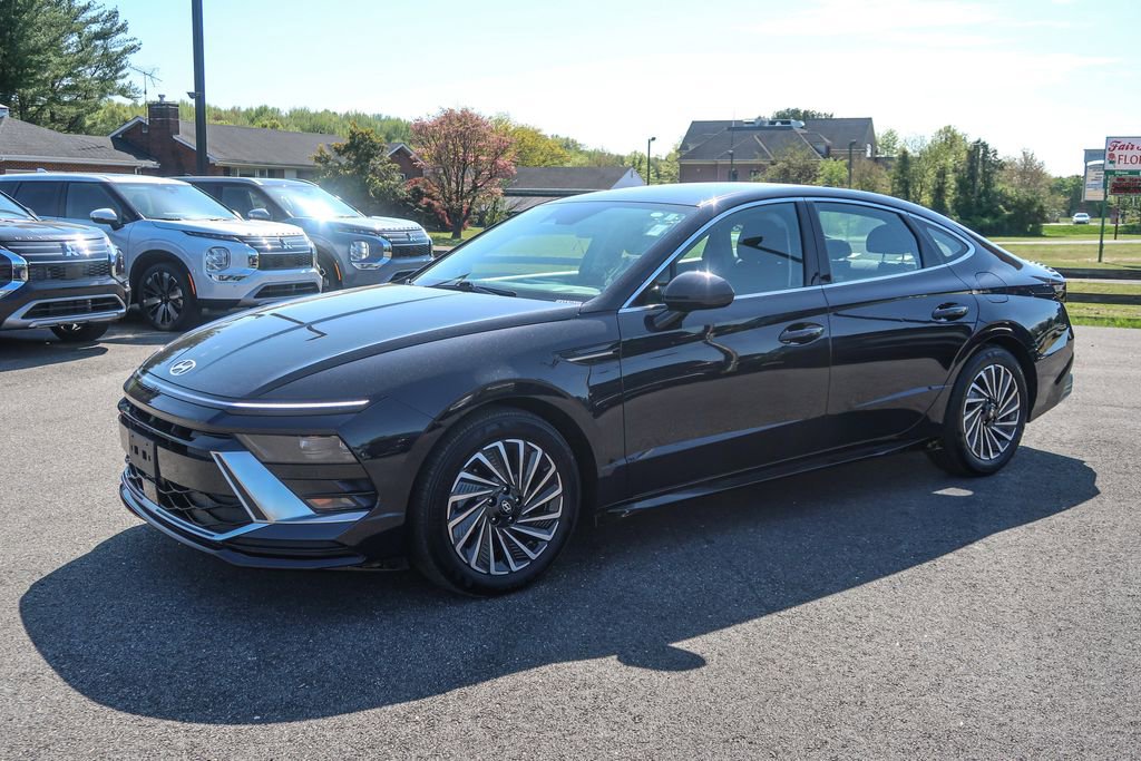 Used 2025 Hyundai Sonata SEL FWD image 4