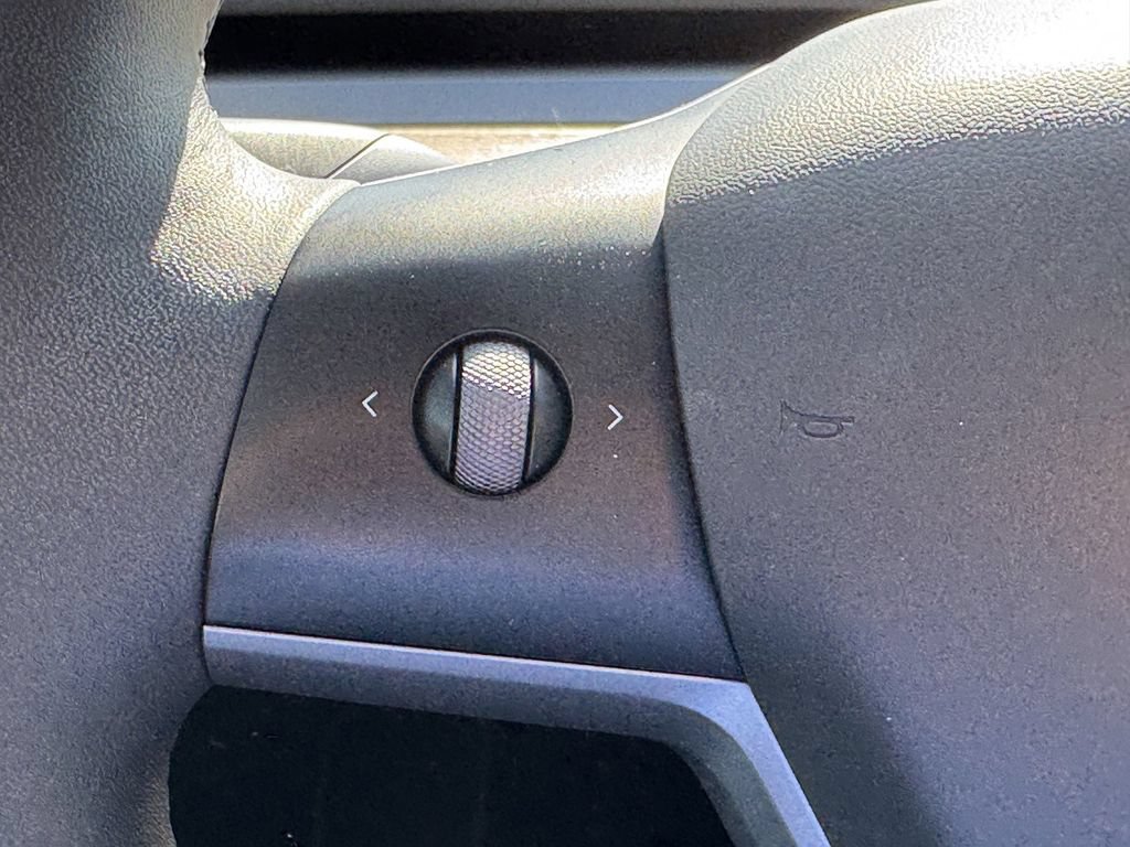 Used 2023 Tesla Model Y AWD image 19
