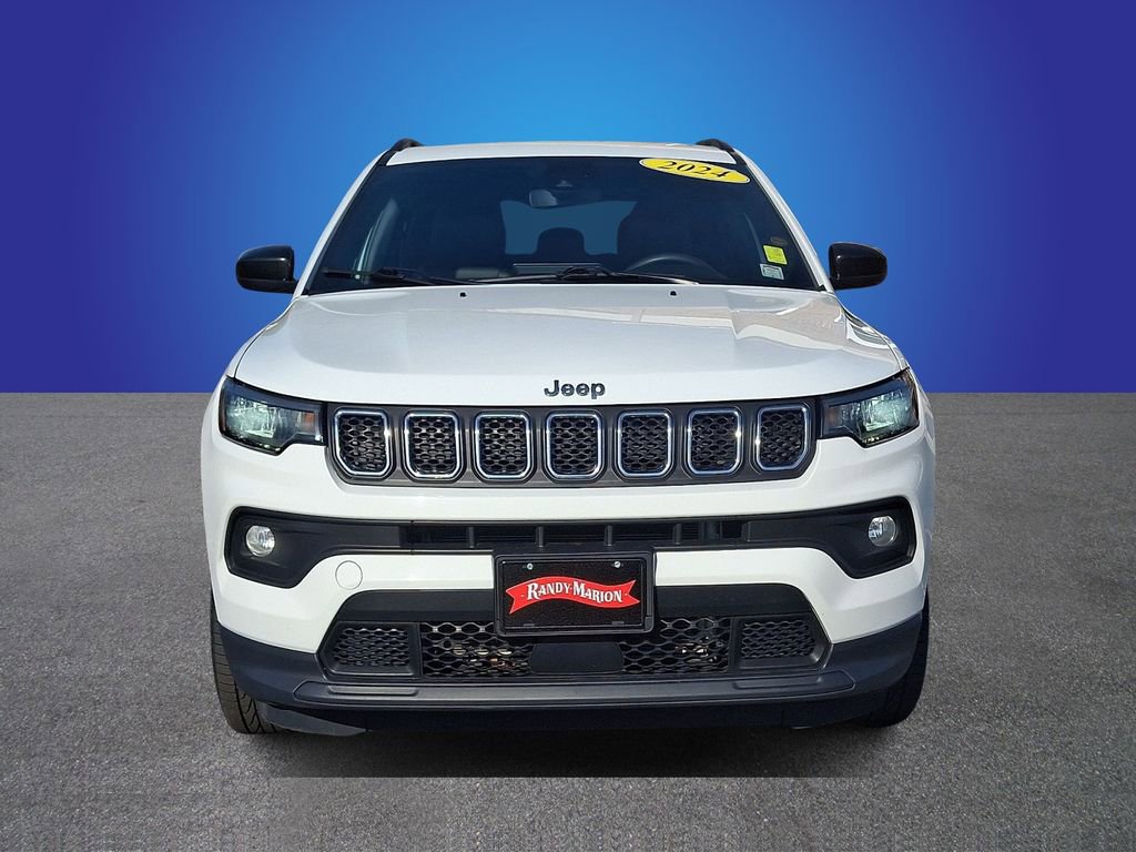 Used 2024 Jeep Compass Latitude image 2