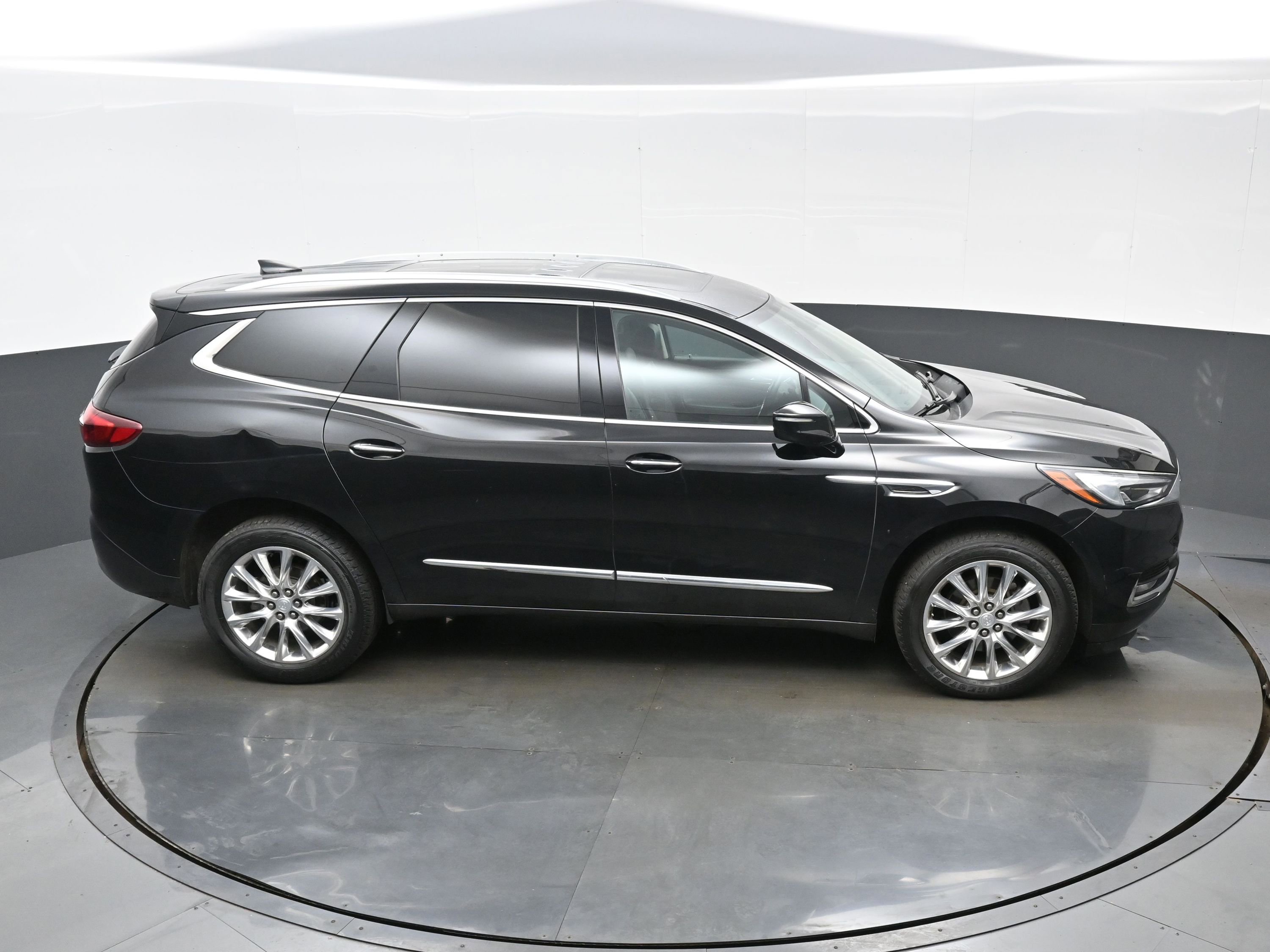 Used 2018 Buick Enclave Premium w/ Experience Buick Package image 40