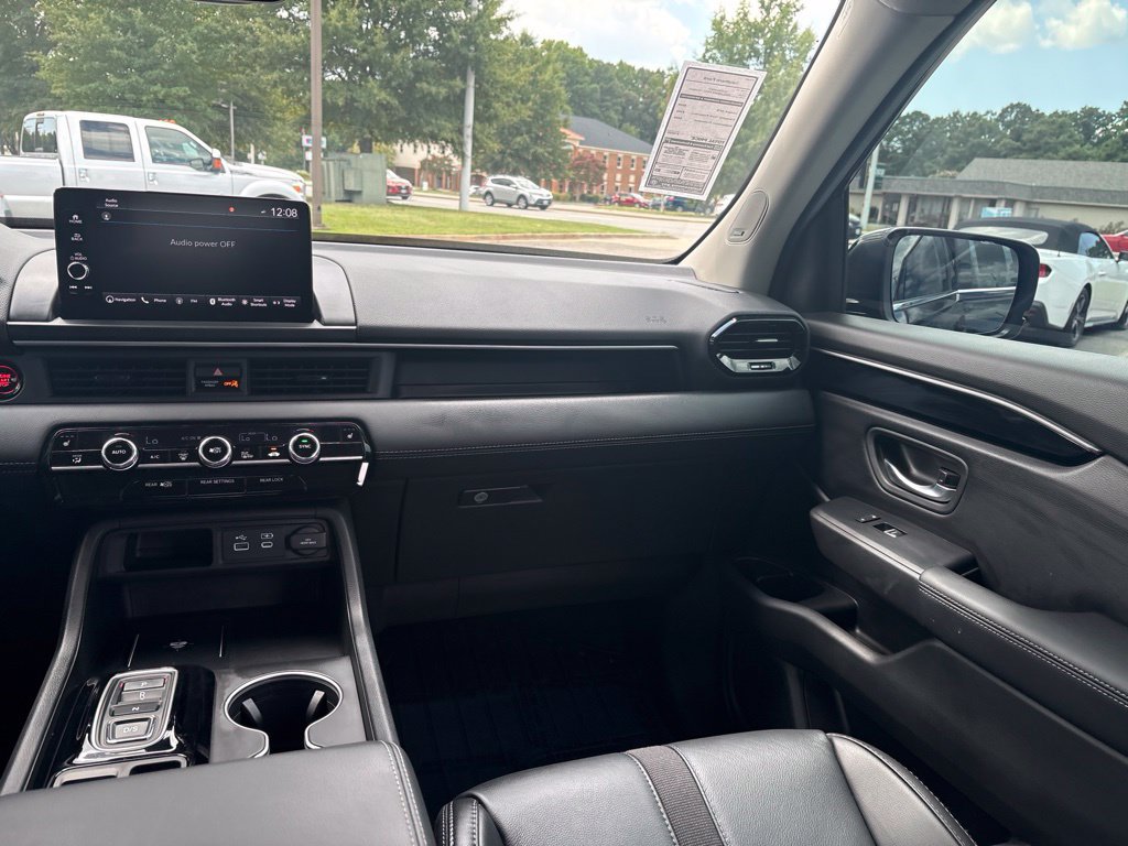 Used 2025 Honda Pilot Touring image 9