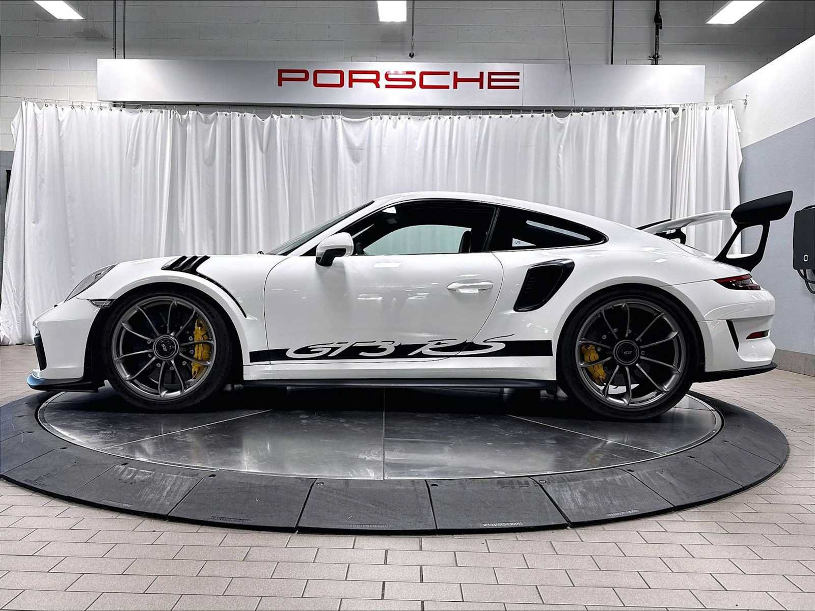 Used 2019 Porsche 911 GT3 RS RWD image 2