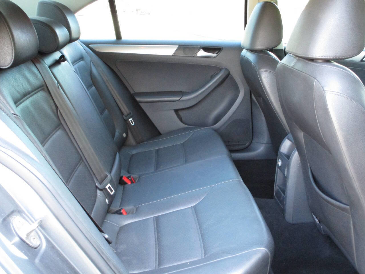 Used 2017 Volkswagen Jetta SE FWD image 14