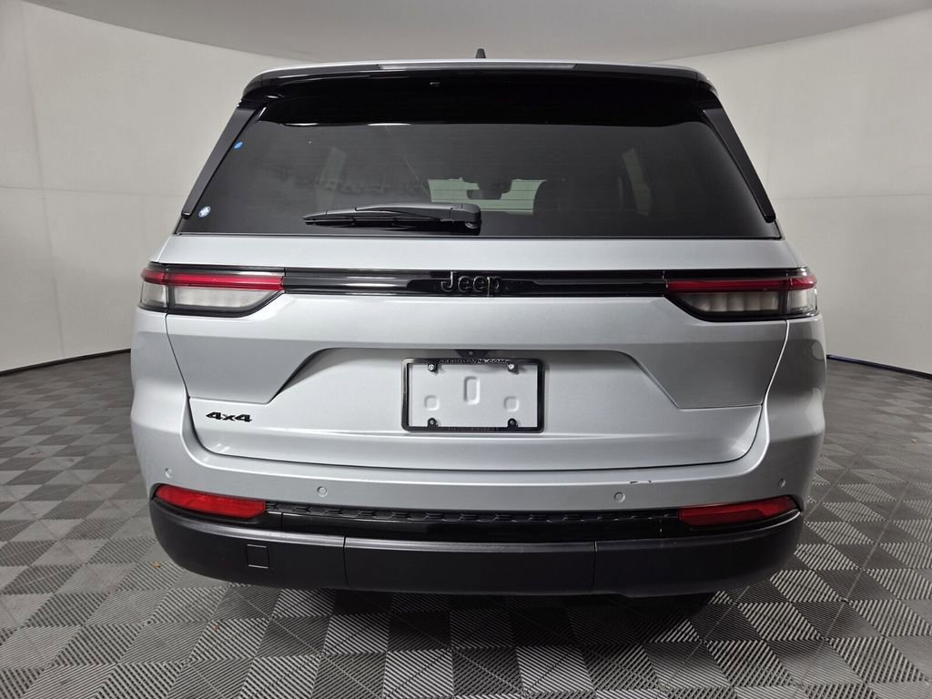 Certified 2025 Jeep Grand Cherokee Altitude image 6