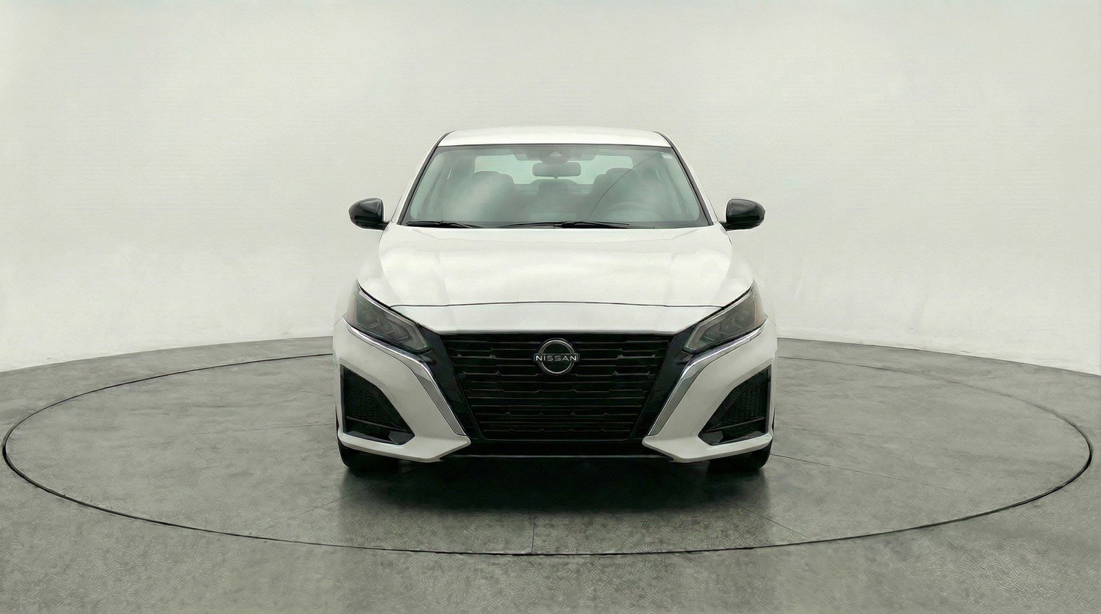 Used 2025 Nissan Altima 2.5 SV FWD image 2