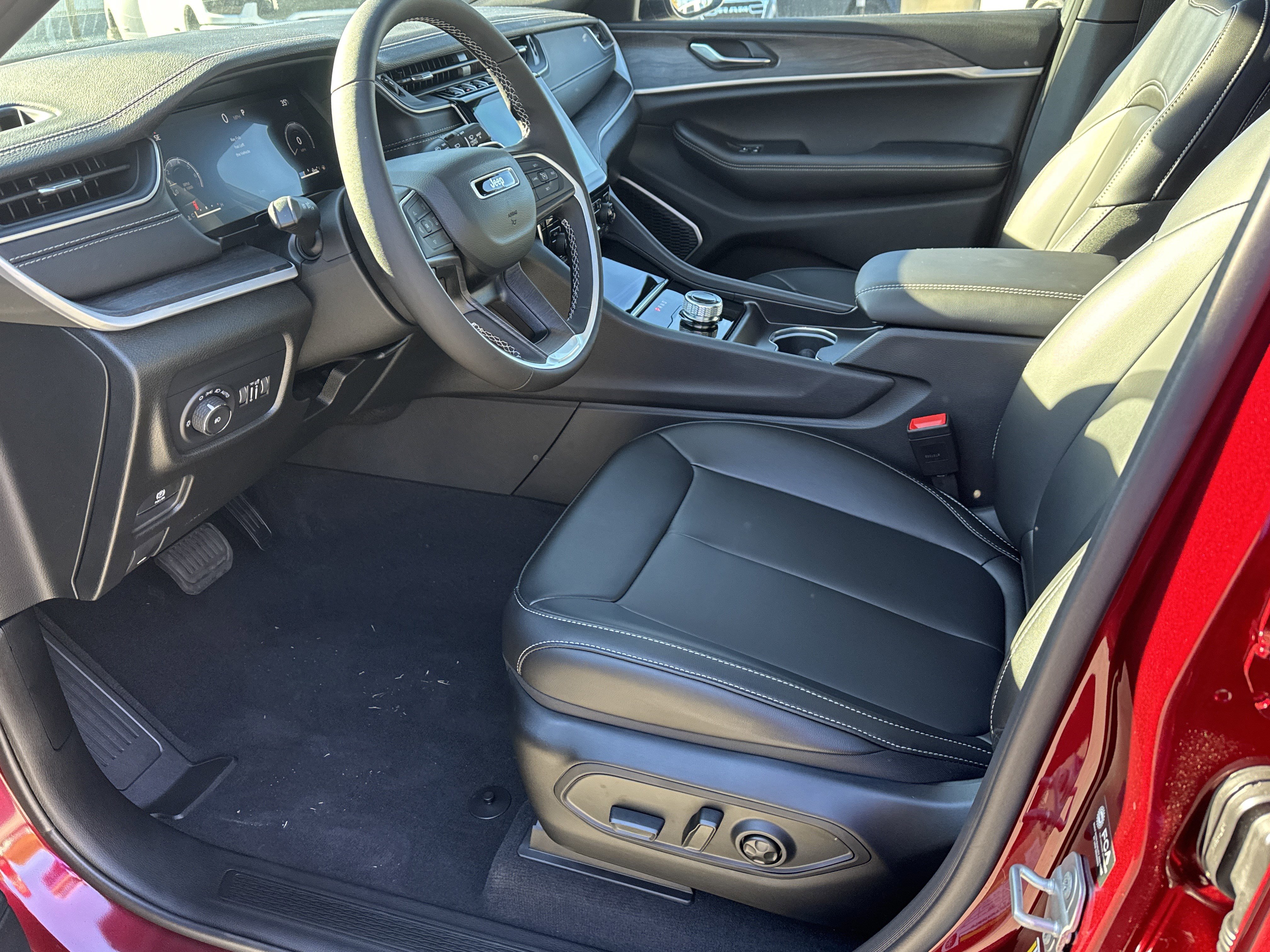 New 2025 Jeep Grand Cherokee Limited w/ Black Appearance Package image 16