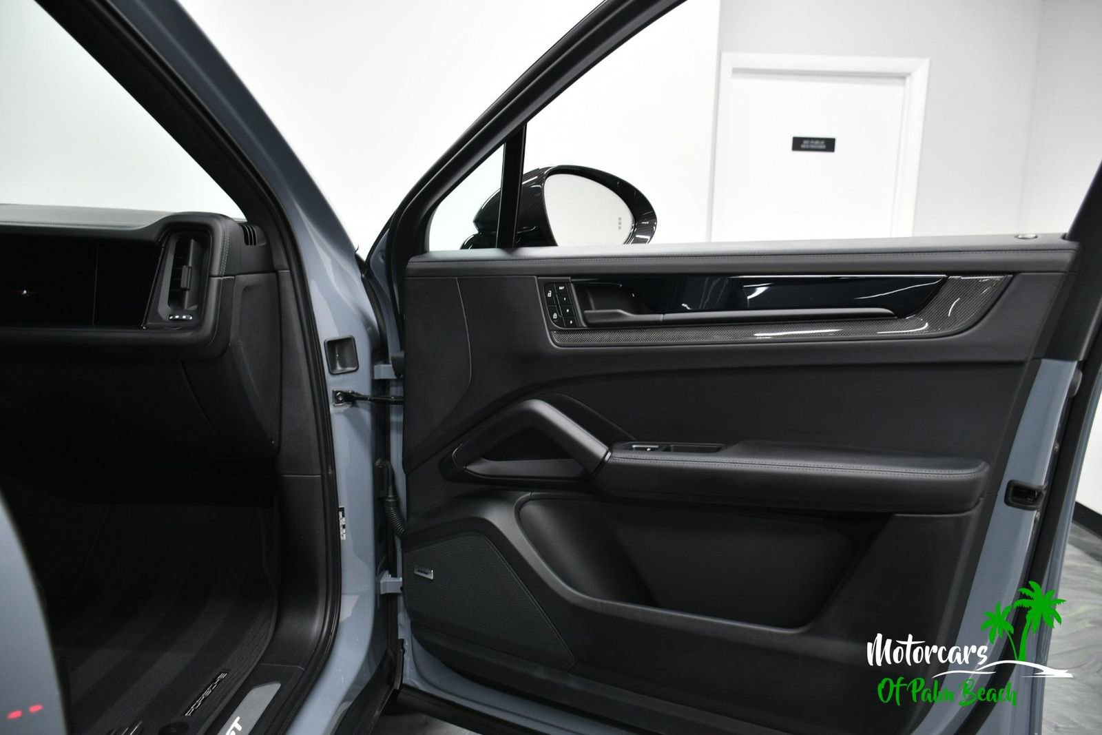 Used 2024 Porsche Cayenne Turbo GT image 54