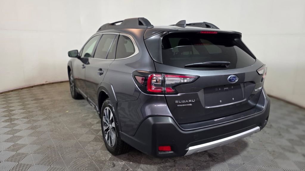 Used 2023 Subaru Outback Limited image 4