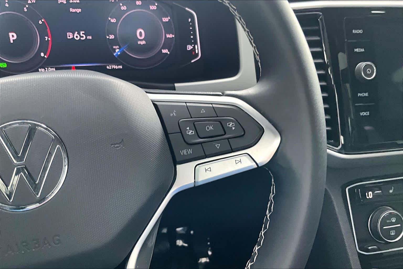 Used 2023 Volkswagen Atlas Cross Sport SE w/ Panoramic Sunroof Package FWD image 25