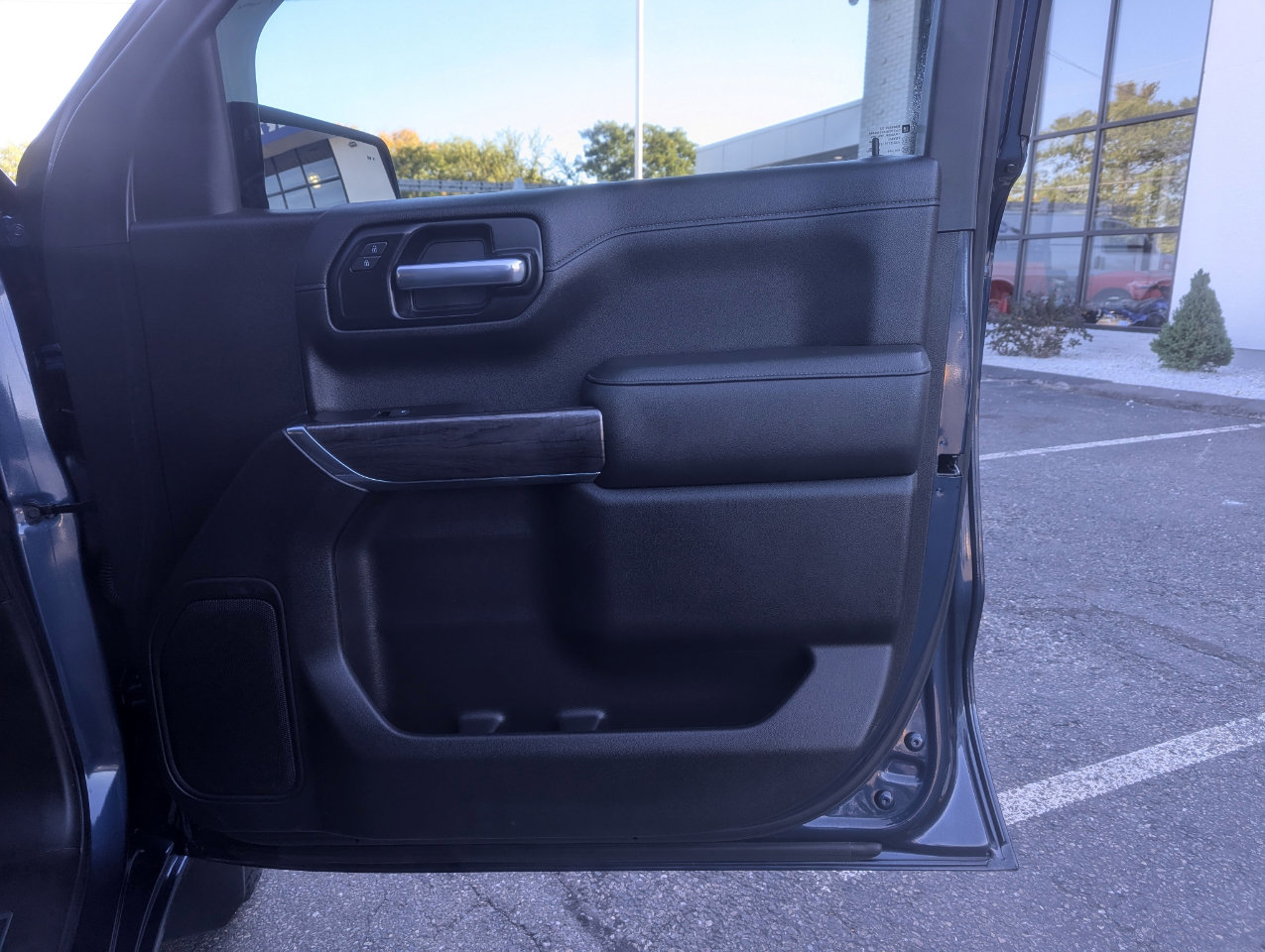 Used 2021 Chevrolet Silverado 1500 LTZ w/ Z71 Off-Road Package image 31