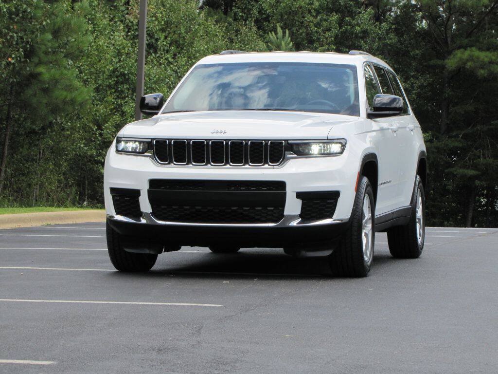 Used 2023 Jeep Grand Cherokee L Laredo RWD image 8