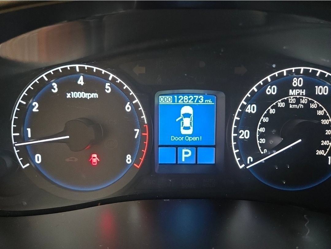 Used 2011 Hyundai Genesis 4.6 RWD image 8