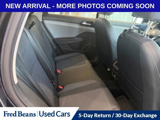 Used 2022 Volkswagen Taos SE w/ Panoramic Sunroof Package image 11