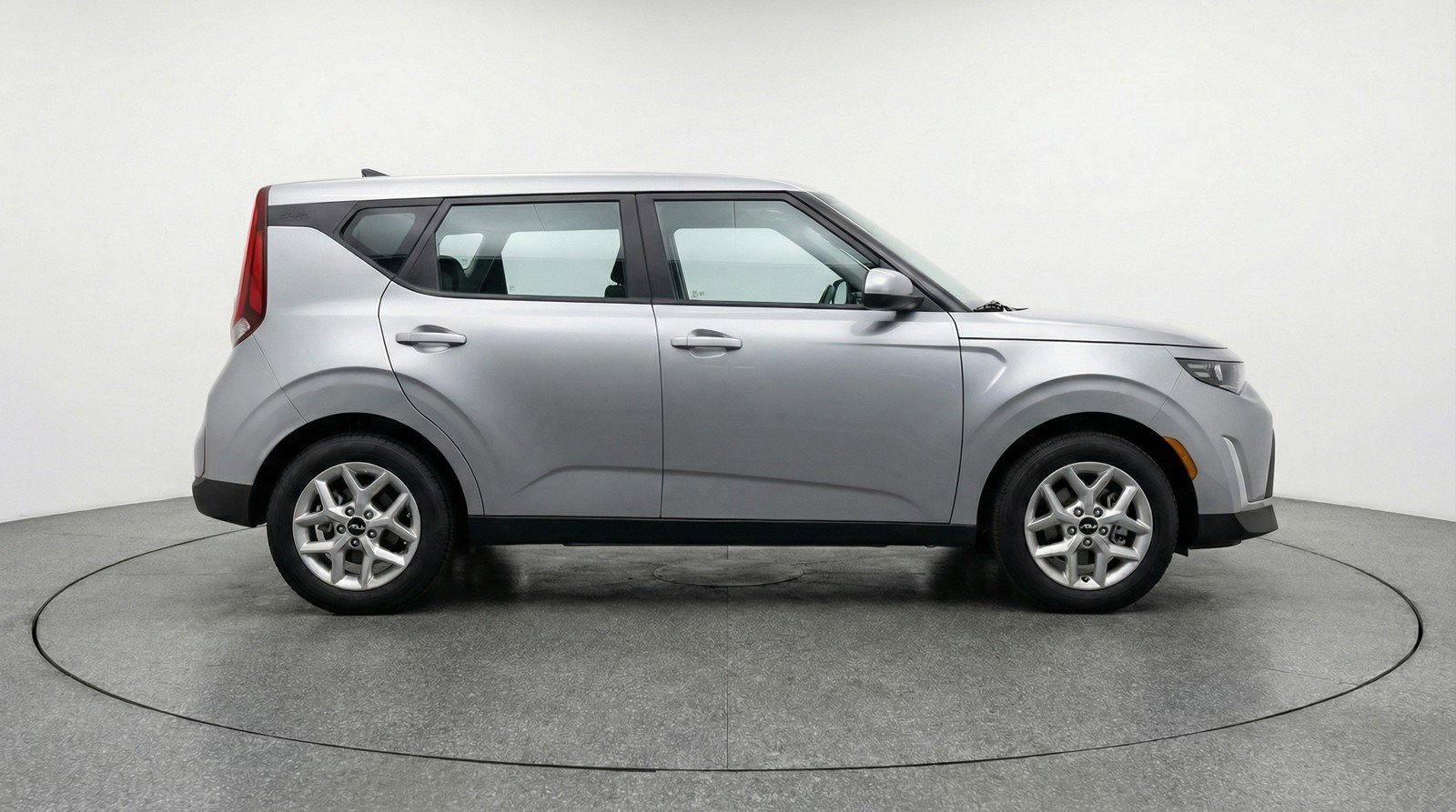 Used 2025 Kia Soul LX w/ LX Technology Package FWD image 11