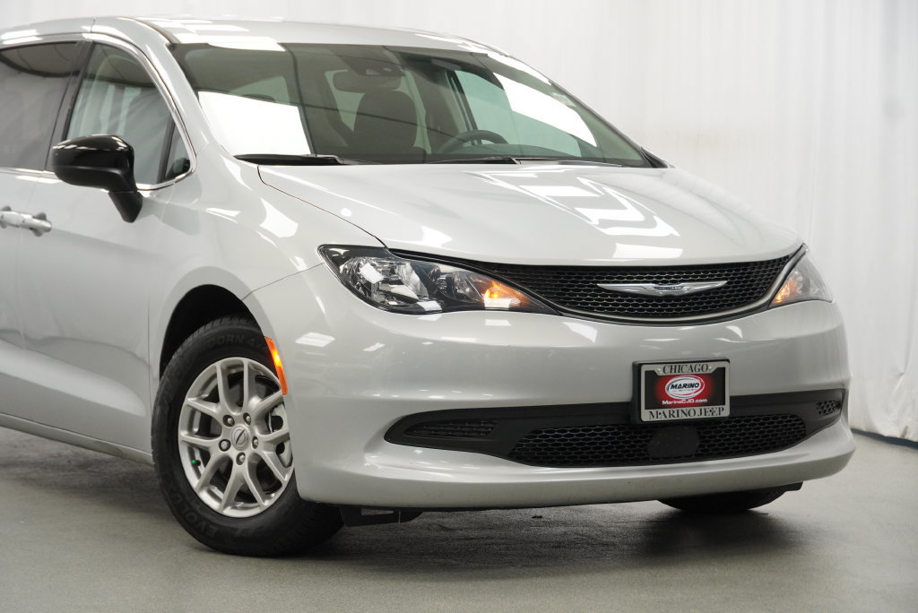 Used 2024 Chrysler Voyager LX FWD image 6