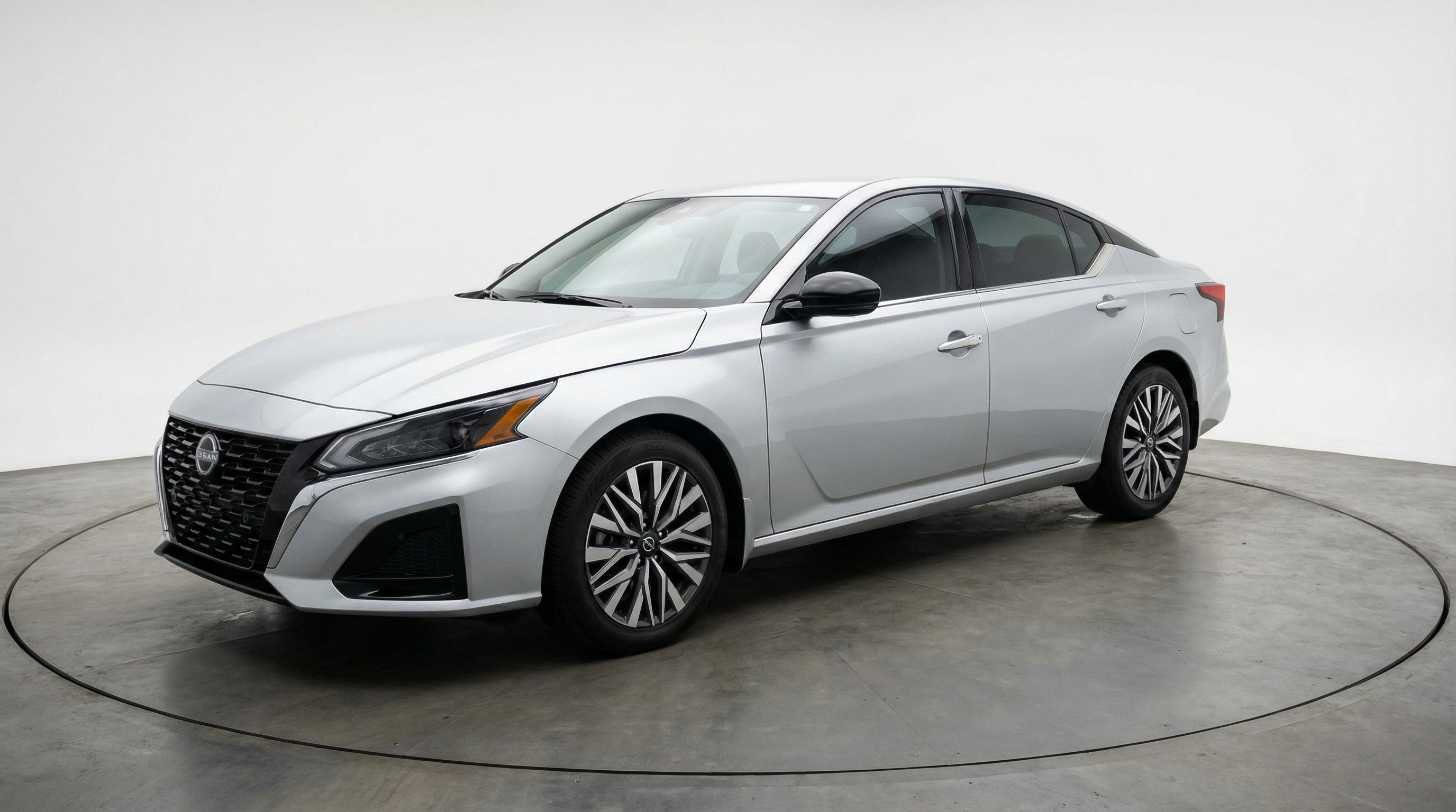 Used 2025 Nissan Altima 2.5 SV image 3