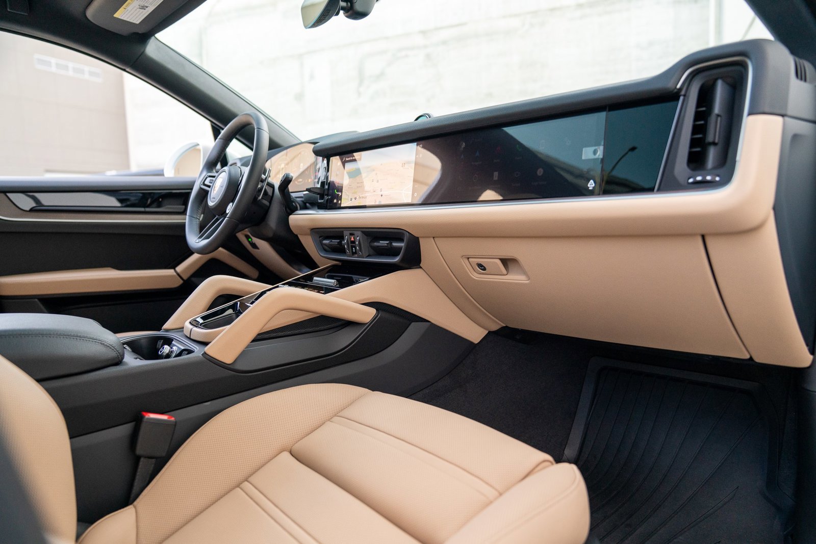 Certified 2025 Porsche Cayenne Coupe AWD/4WD image 20
