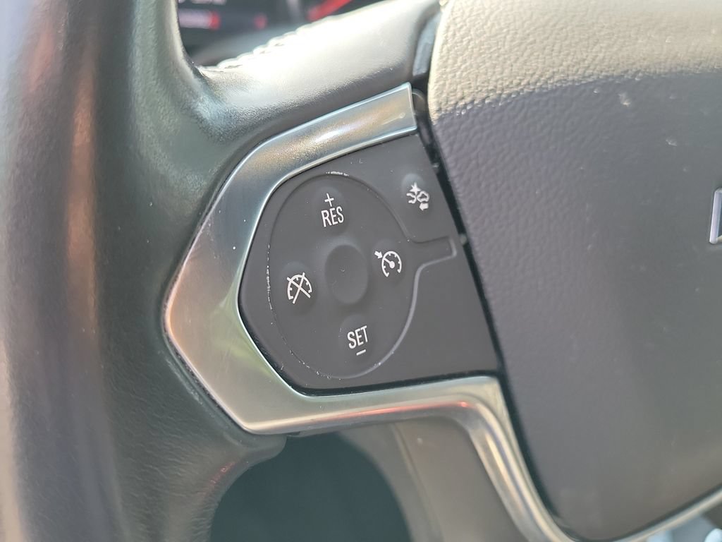 Used 2022 Chevrolet Traverse LT FWD image 28