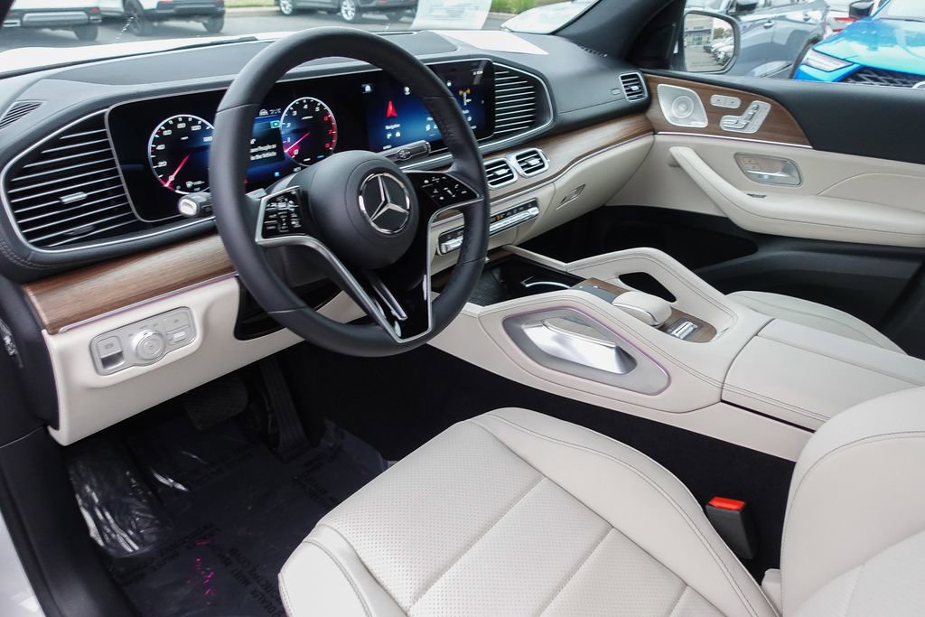 Used 2025 Mercedes-Benz GLS 450 4MATIC image 11
