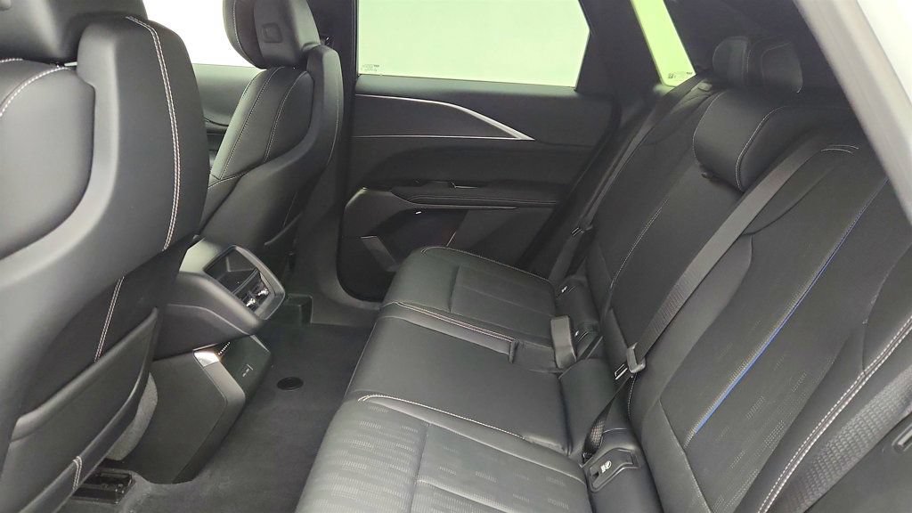 Used 2024 Cadillac Lyriq Sport AWD/4WD image 20