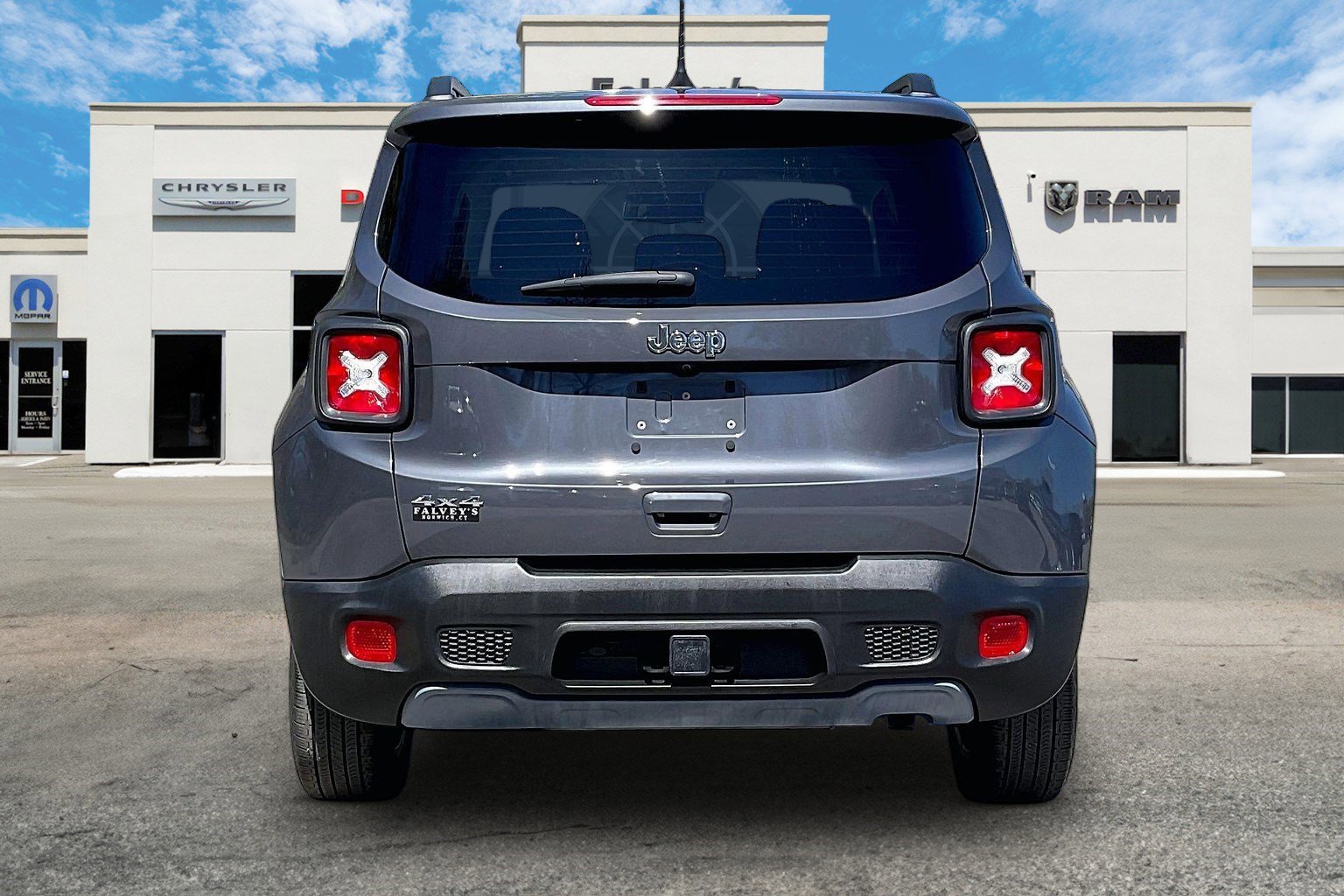 Used 2023 Jeep Renegade Latitude w/ Premium Group AWD/4WD image 4