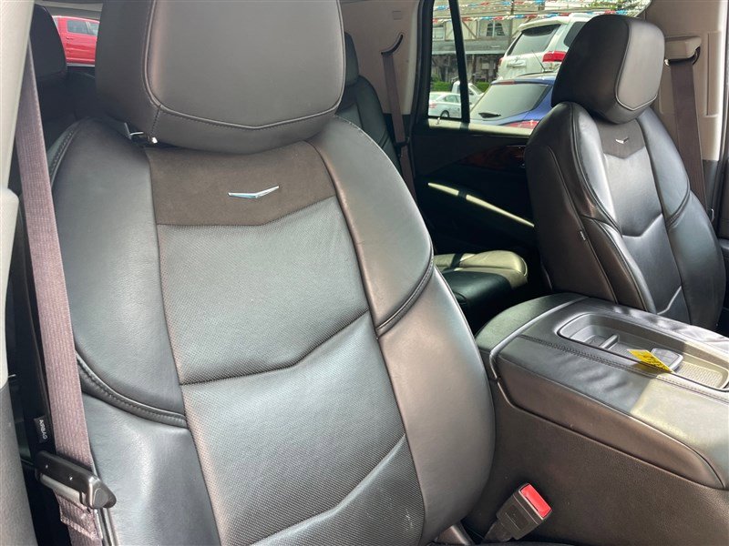 Used 2015 Cadillac Escalade Luxury image 7
