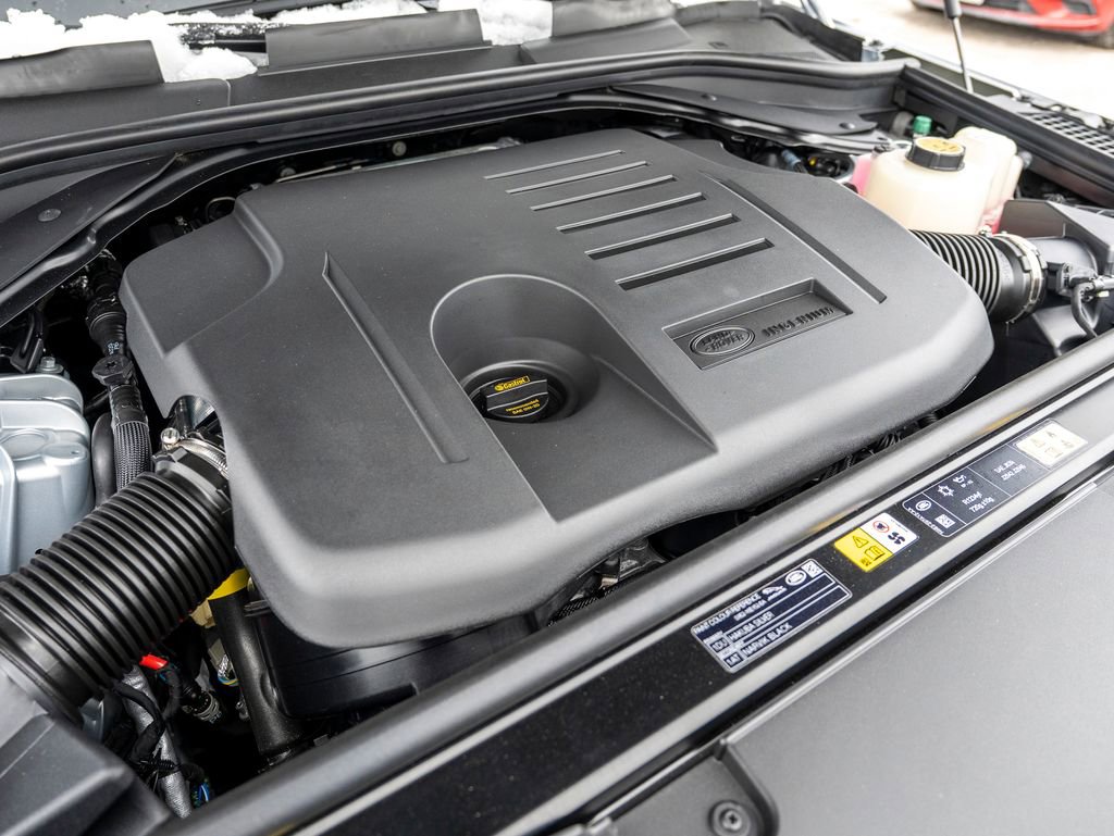 New 2025 Land Rover Range Rover SE image 24