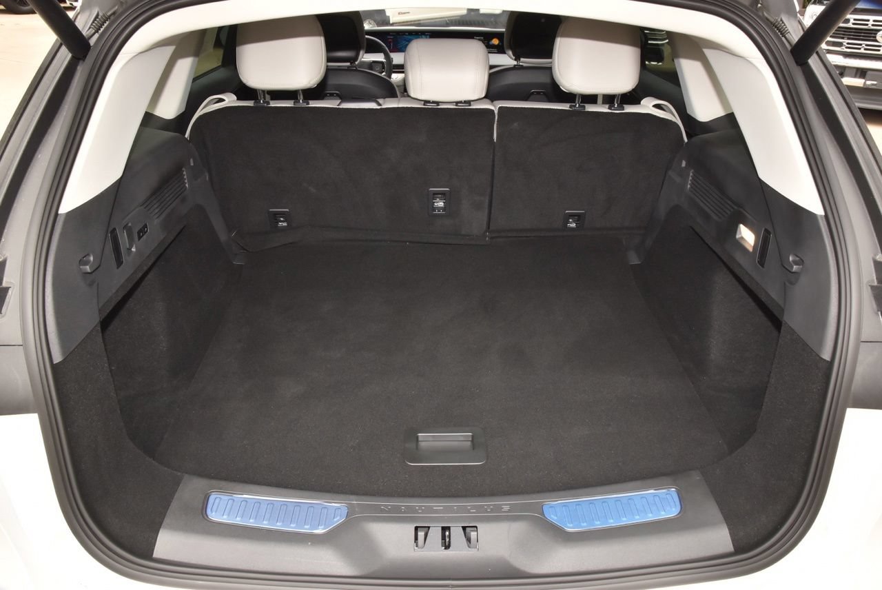New 2026 Lincoln Nautilus Premier AWD/4WD image 37