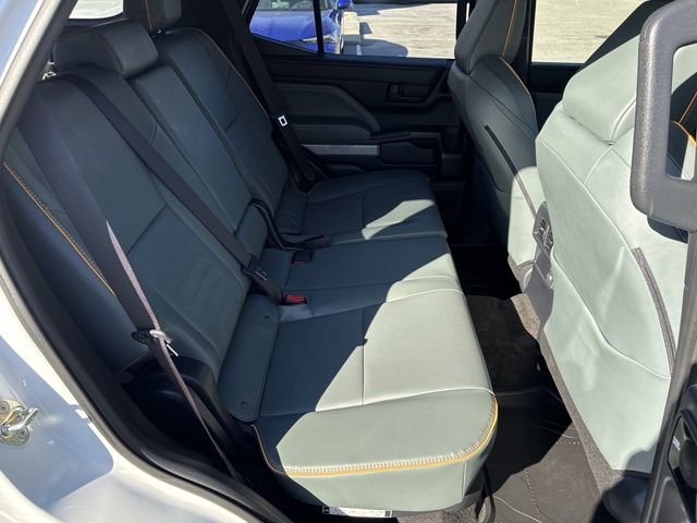 Used 2025 Toyota 4Runner Trailhunter image 32