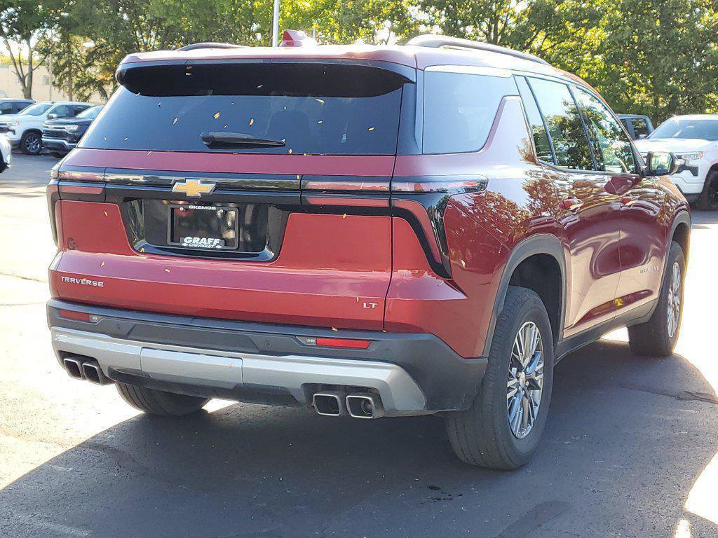 Used 2024 Chevrolet Traverse LT FWD image 3