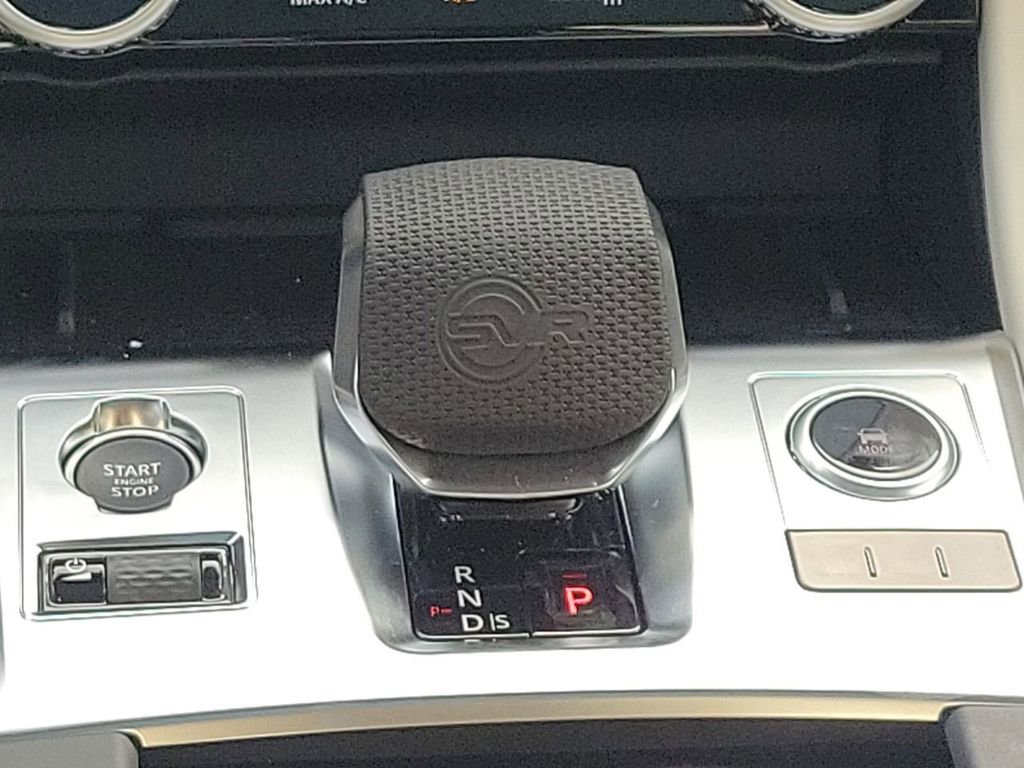 Used 2025 Jaguar F-PACE SVR image 20