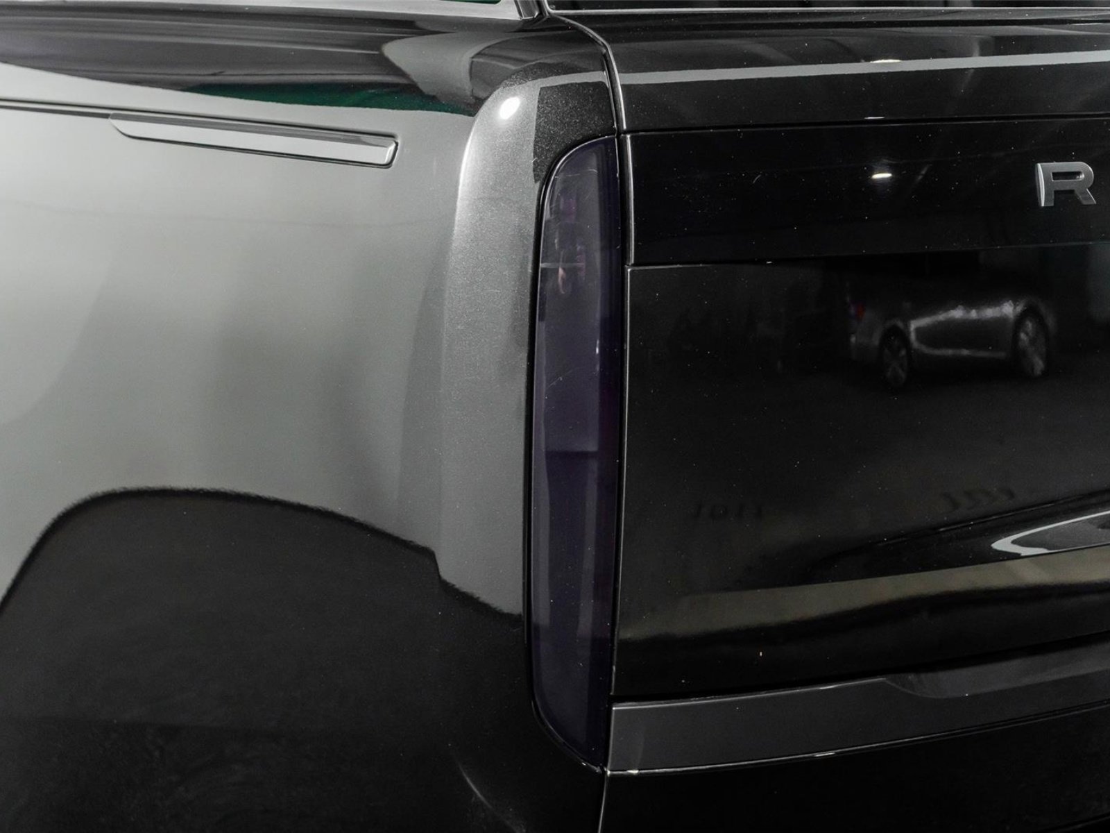 Used 2024 Land Rover Range Rover Long Wheelbase Autobiography image 11