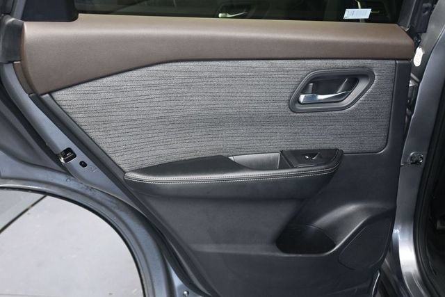 Used 2023 Nissan Rogue SV AWD/4WD image 16