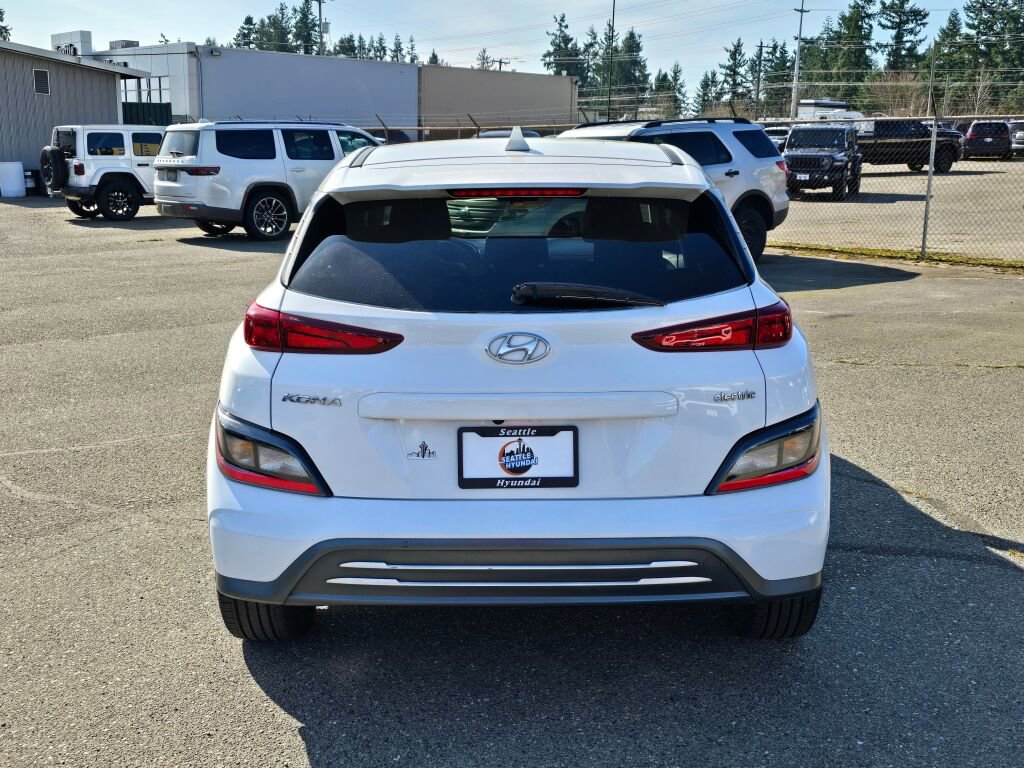 Used 2023 Hyundai Kona SE w/ Cargo Package image 6