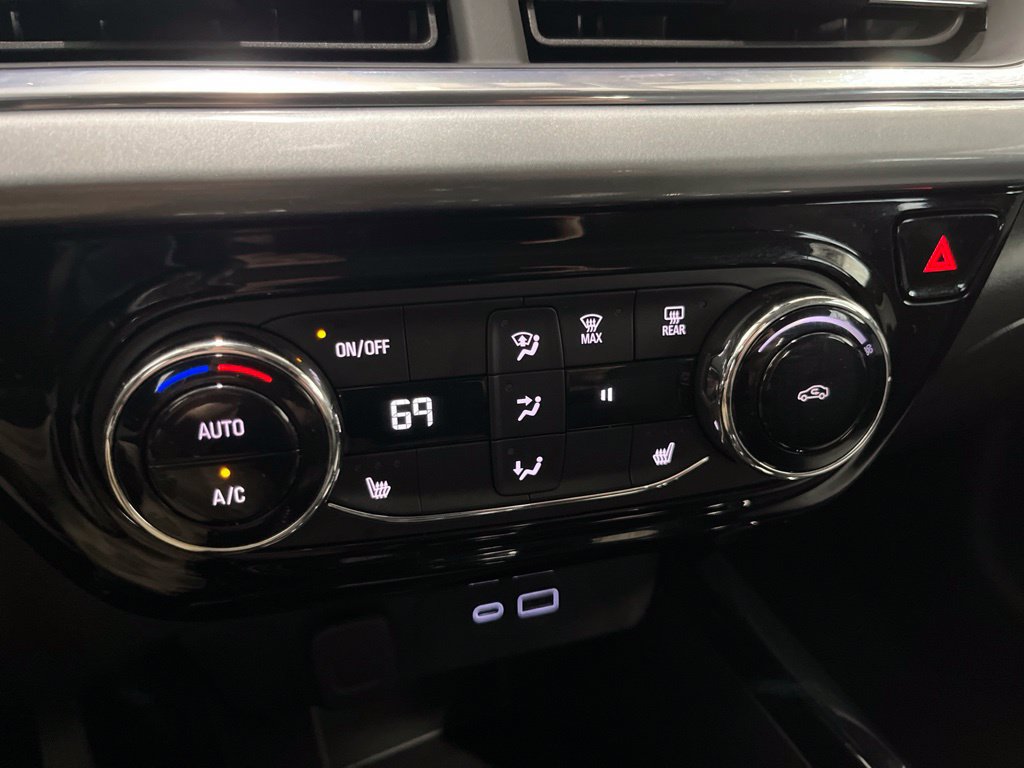 Used 2024 Chevrolet Trax LT w/ LT Convenience Package FWD image 14